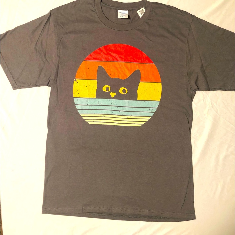 Graphic cat tee size meduim